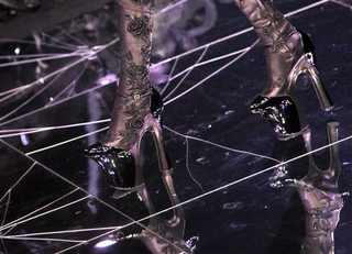 Illustration for article titled Alexander McQueen Fall/Winter 2009: Derelicte In Wonderland